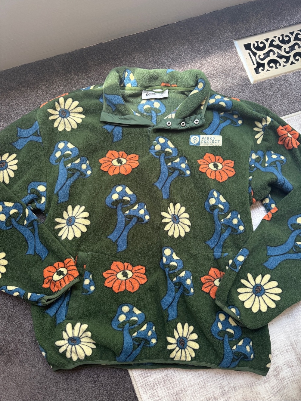Parks Project unisex L Green Floral Mushroom Fleece